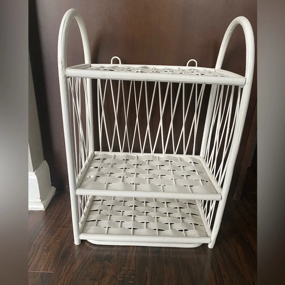 Vintage White Wicker shelf with towel rack - Picture 1 of 6